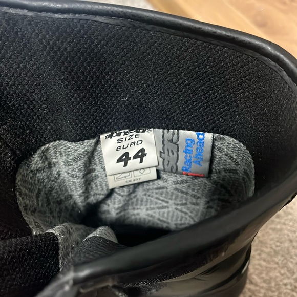 Alpinestars Black Motocycle Boots with Textured Leather - Picture 4 of 13